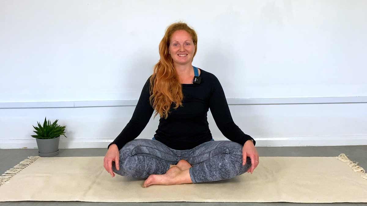 Yoga Reading - Happy Healthy Hips with Yulia