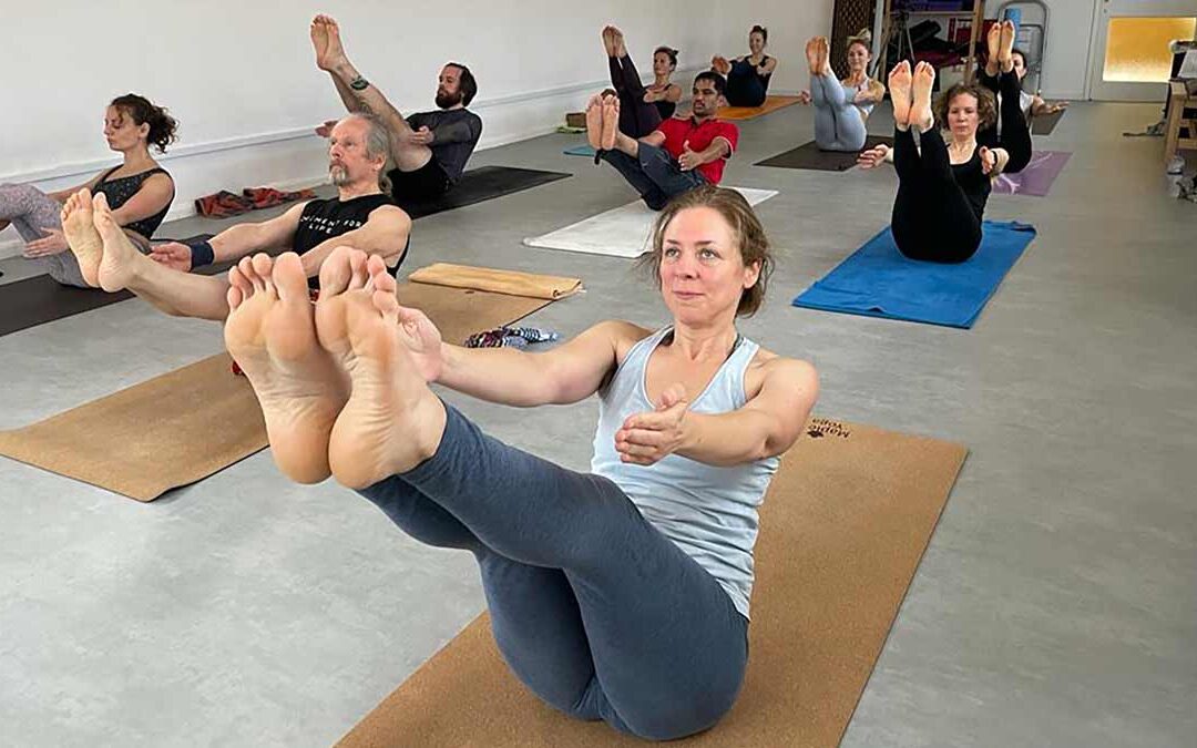 ASHTANGA FULL LED CLASS (IN STUDIO OR ONLINE OPTIONS)